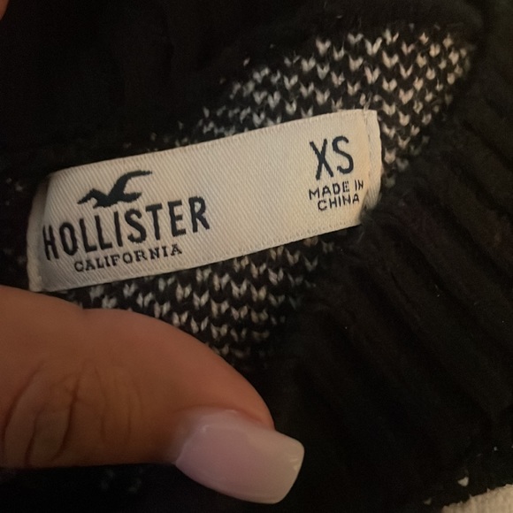 Checkered Flower Hollister Sweater - Picture 5 of 6